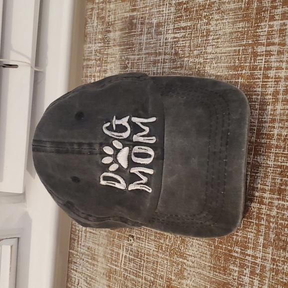 ADORABLE Dog Mom Embroidered Hat - Picture 1 of 4
